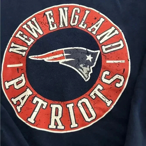 Women’s Patriots Sweatshirt Size Medium - Picture 2 of 4